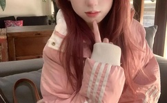 男生和女生一起打 扑克牌的APP